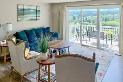 Image de Majestic mountain view dog-friendly home with patio and fireplace