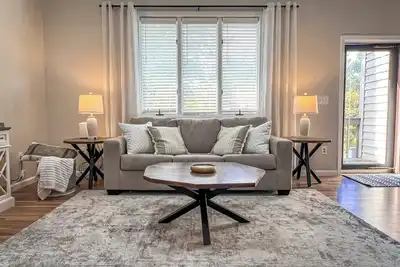 Image de Our Lovely Lake House_Large Groups Welcome + Great Location!