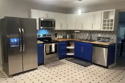 Image de Spacious 4Bedroom home w\/ Huge backyard & patio!