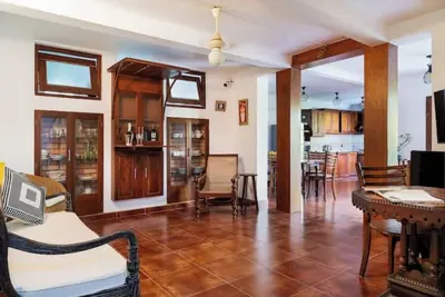 Image de Renovated Family Bungalow, conveniently located, with modern ammenities