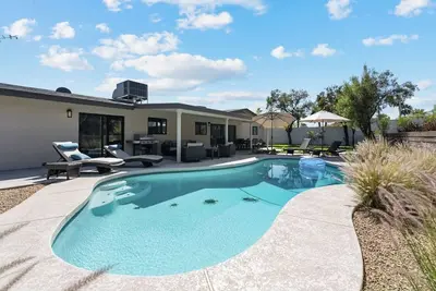 Image de Luxury Desert Home W/ Heated Pool! in A+Location