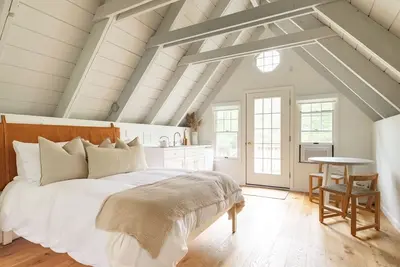 Image de A-Frame Getaway with Pool