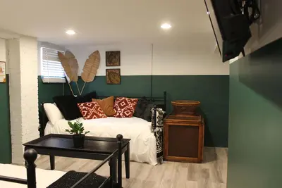 Image de 4bed studio basement! 5min->downtownKC