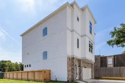 Image de Cozy and Welcoming Home with 4 bedrms, 4 bathrms