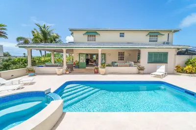 Image de Amazing Pool & 2 min walk to beach - Ocean View