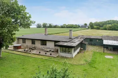 Image de Belle maison à Bandholm avec WiFi