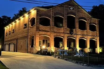 Image de Large Waterfront Villa on Bass Lake with a Gym. Close to Culver and Notre Dame