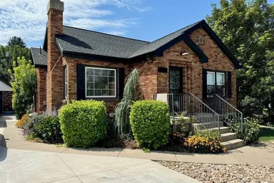 Image de Prime Location with Mountain Views