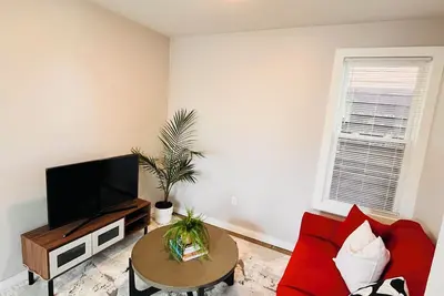 Image de Welcome to our charming 2-bedroom, 1-bathroom apartment in Bayonne, Nj near Nyc