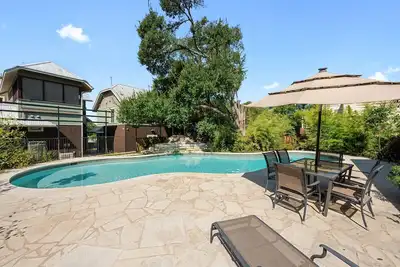 Image de Majestic Hyde Park Historic Home