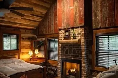 Image de 2-Br, 3 B 1860 hand hewn log cabin in peaceful setting Rutherfordton WiFi, Ac