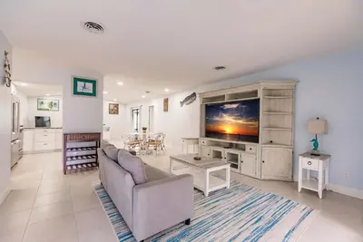 Spacious 2br Home for a Coastal Escape