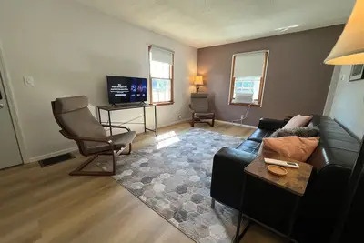Image de Charming 2-bedroom house minutes from downtown Battle Creek.