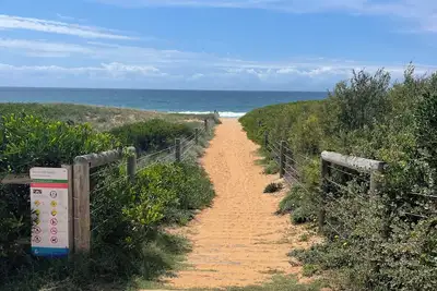 Image de Beachside getaway at Mona Vale beach, spacious and modern, footsteps to beach