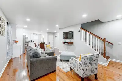 2 Mi to Dtwn: Well-Appointed Bridgeport Duplex!