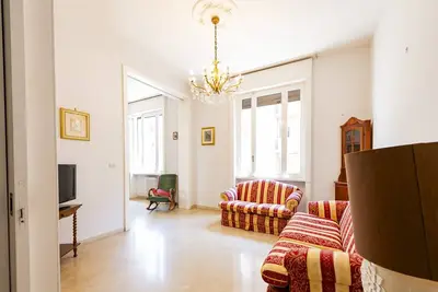 Image de Large apartment of 130sqm located on the third floor of a building with elevator (4 steps to access), ideal for 4 people. The accommodation is located in a strategic area, served by all services: bars, restaurants, supermarkets and pharmacy. Just 10 min w