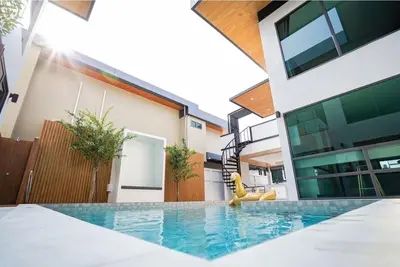 6-bedroom villa in superb Muang Pattaya with WiFi, Ac, fitness room\n\n\n\n