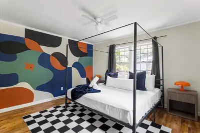 Image de Comfortable 6br 3ba Home w Large Yard