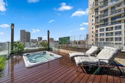 Image de Penthouse near Machne Yehuda with Jacuzzi