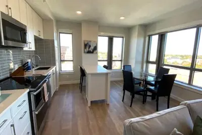 Image de Spacious Apt Downtown