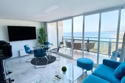 Image de Front line Marbella Top-Floor Duplex: Spectacular Beach Views!