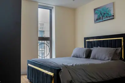 Image de stylish riverside apartment