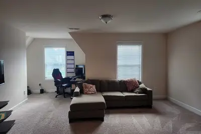 Image de Spacious 4-bedroom house with WiFi and Ac in Burlington. On a cul-de-sac.