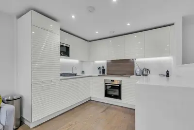 Image de Sleek Two Bedroom Apartment in Central Street by MySquare