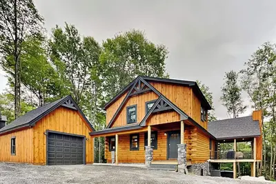 Image de Outdoor Fireplace, Game Room, Hot Tub