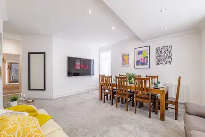 Image de Luxury 4 Bedroom Apartment Southsea - Spacious & Free Parking