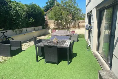 Image de 15 mn Paris et 15 mn Disney \n3 mn Jo Vaires 3 ch terrasse bbq baignoire jacuzzi