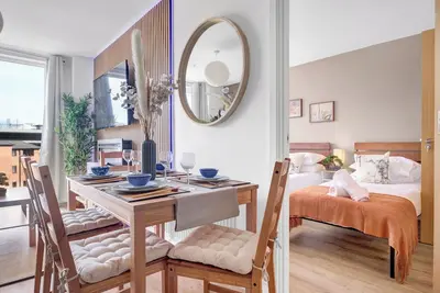 Image de Pan -Asian Suite - Free Parking + Pool Table + Netflix