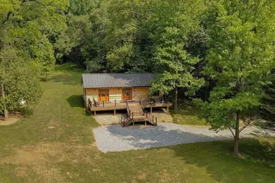 Image de 2-Br Cabin with Outdoor Dining