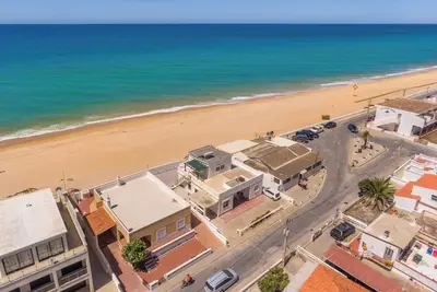 Image de Beach front right on the Sand Luxury semi-detached 3-bed house on the beach.