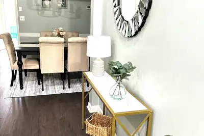 Image de Charming 2-bed/2bath in Dt Alpharetta with Bbq, Firepit, Foosball, Basketball.