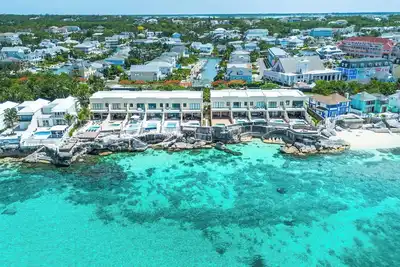 Image de 3-bedroom oceanfront townhome stunning views in Nassau with WiFi, Ac & walkable