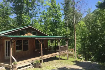 Cozy private Cabin Farm stay with WiFi in Irvine