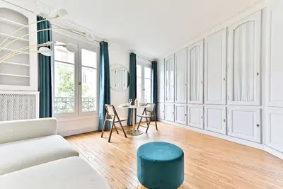 Image de Appartement Haussmannien lumineux et central