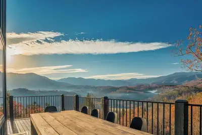 Image de Luxury Indoor Pool Cabin with Hot Tub, Views & Arcade