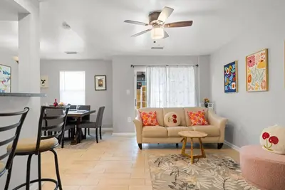 Image de Parkside Alexandria Townhome - 3br free parking