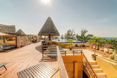 Image de PentHouse 2-bedroom apartment in delightful Playa del Carmen with Ac