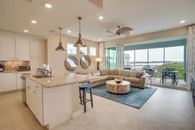 Image de Paradise on the Bay by Coastal Chic Vacations