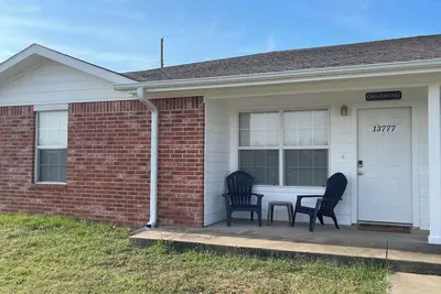 Image de Charming and Clean- 2 Bedroom Duplex