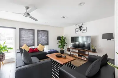 Image de Charming House near MedCenter, Nrg, Galleria, Downtown - 3 bedroom& 2 bathroom