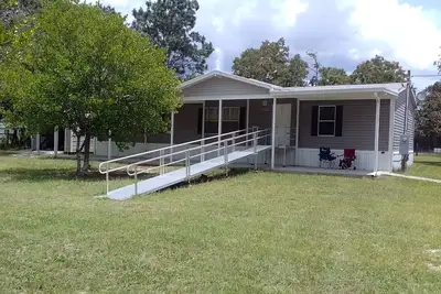 Image de Handicap Accessible Private Spacious Beautiful Family Home 5 Acres Pet Friendly