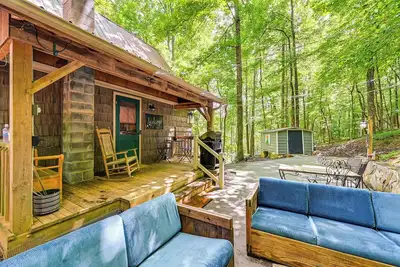 Image de Patio & Fire Pit: Charming Cabin in Roaring Gap!