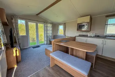 Image de Lovely 8 berth caravan in Southview Holiday Park, ref 33042tc