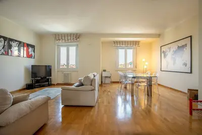 Image de Appartement à Milan avec 2 chambres à coucher, 4 couchages