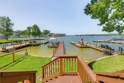 Image de Lakefront Dadeville Villa w/ Deck & Private Dock!