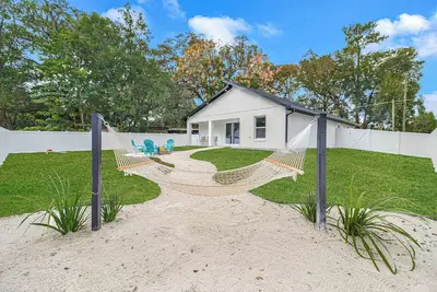 Image de Santos Place -New Built Home -4Mins To Trailhead- Centrally Located!